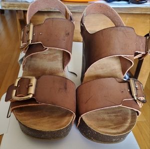 Refresh brown leather wedge